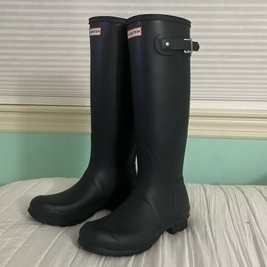 HUNTER BOOTS BRAND NEW AND NEVER WORN!!!